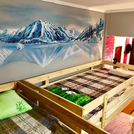 Hostel Loco Almaty Esterno foto