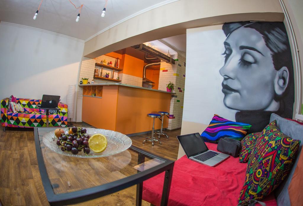 Hostel Loco Almaty Esterno foto