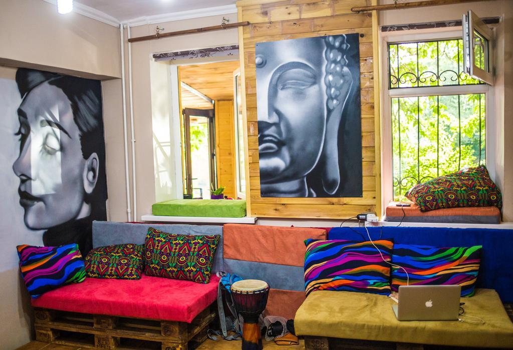 Hostel Loco Almaty Esterno foto