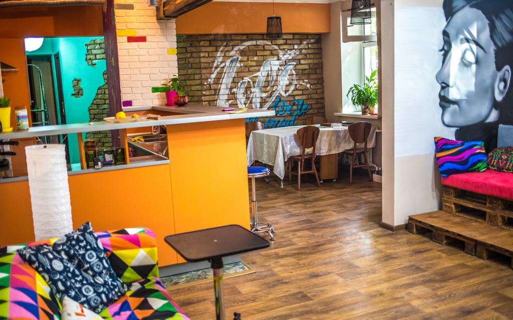 Hostel Loco Almaty Esterno foto