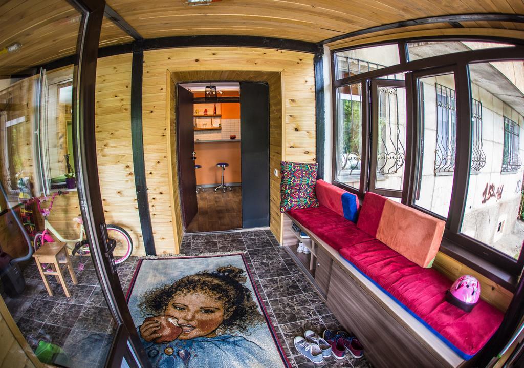 Hostel Loco Almaty Esterno foto