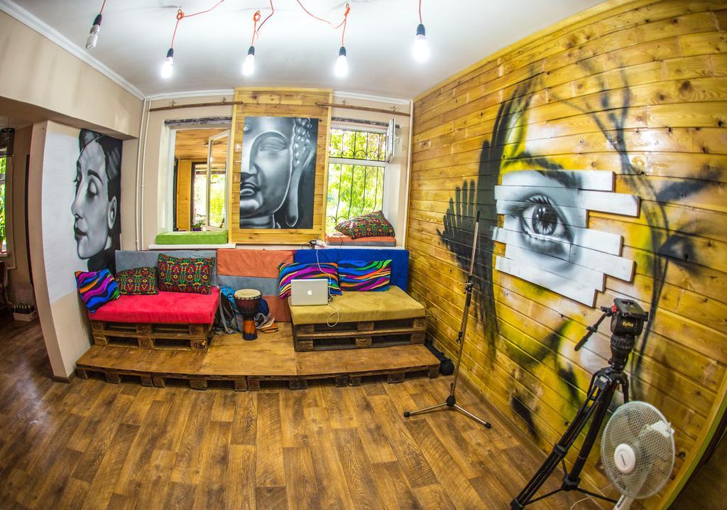 Hostel Loco Almaty Esterno foto