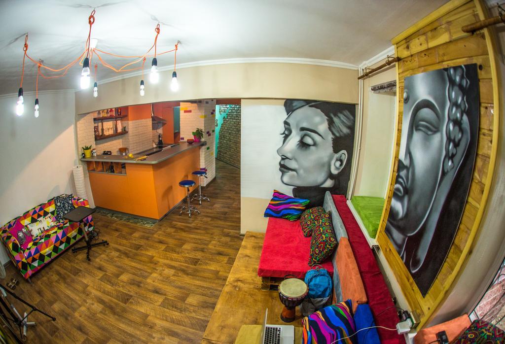 Hostel Loco Almaty Esterno foto