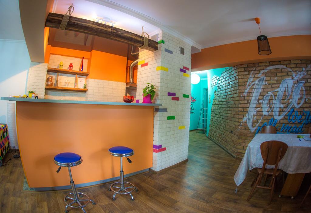 Hostel Loco Almaty Esterno foto