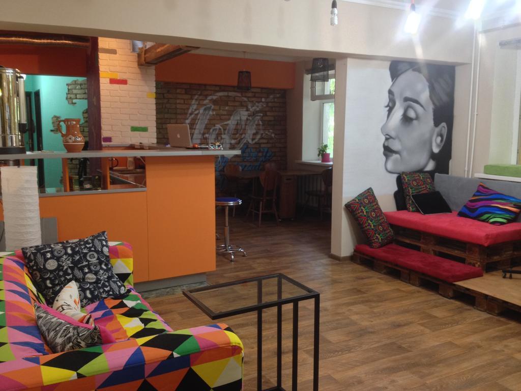 Hostel Loco Almaty Esterno foto