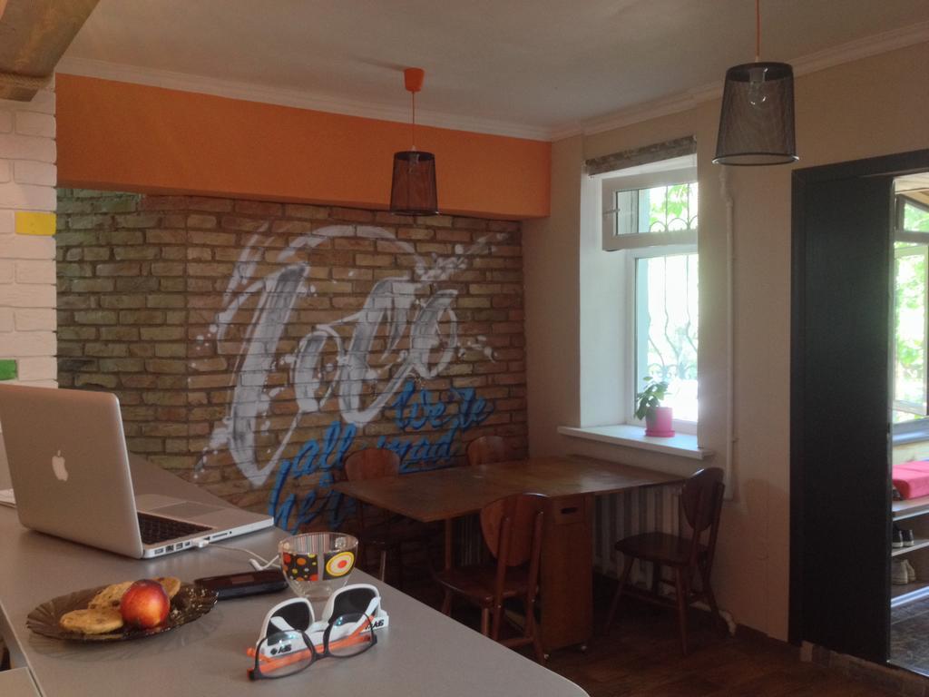 Hostel Loco Almaty Esterno foto