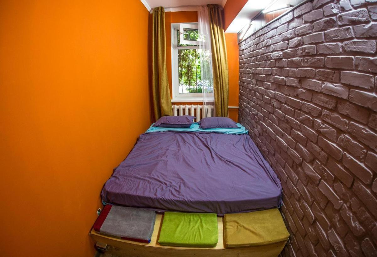Hostel Loco Almaty Esterno foto
