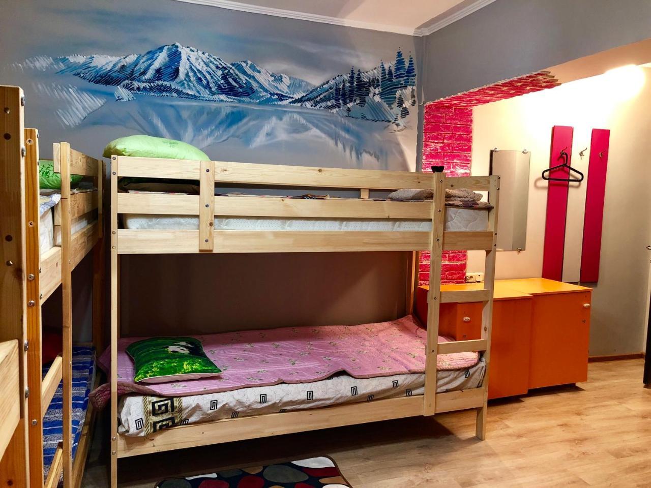 Hostel Loco Almaty Esterno foto